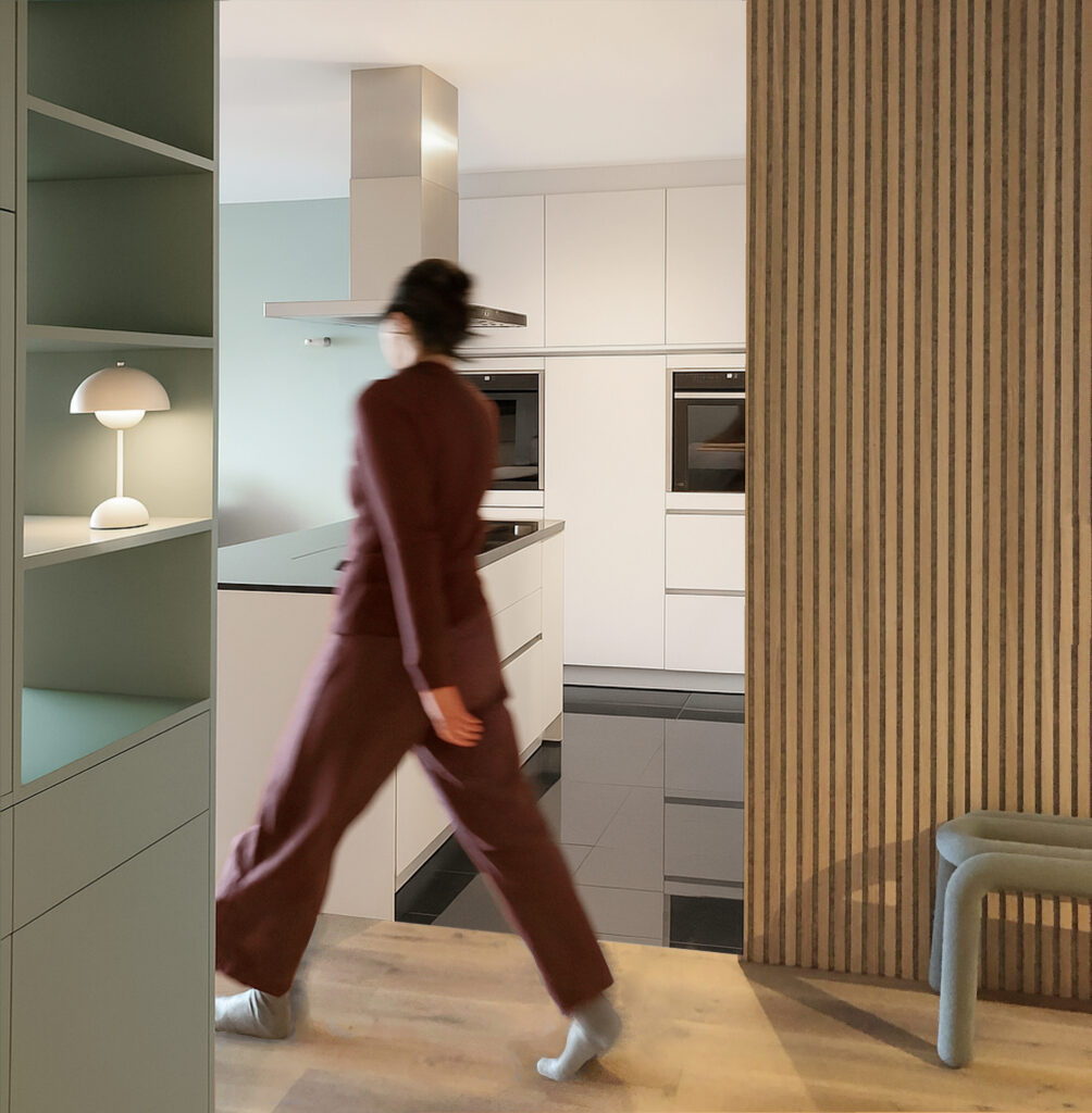 Küche mit grünem Regal und Akustikwand in Eiche